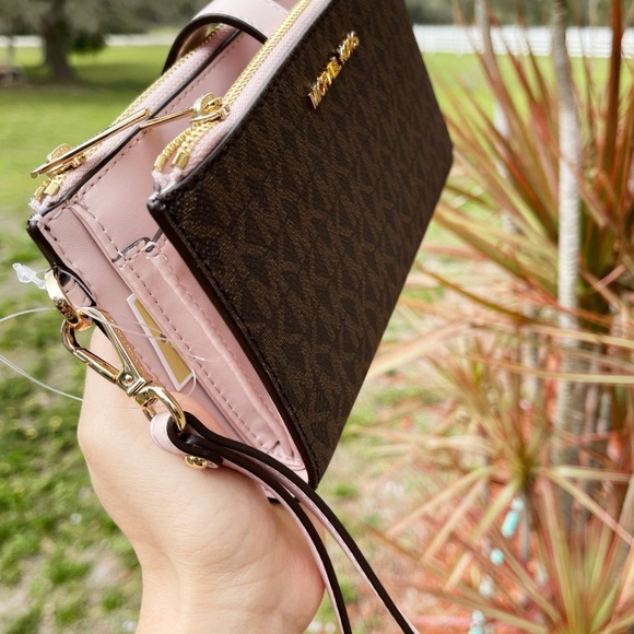 Michael Kors Kenly XL Tote Graphic Logo MK Pink + Double Zip Wristlet - Picture 6 of 10